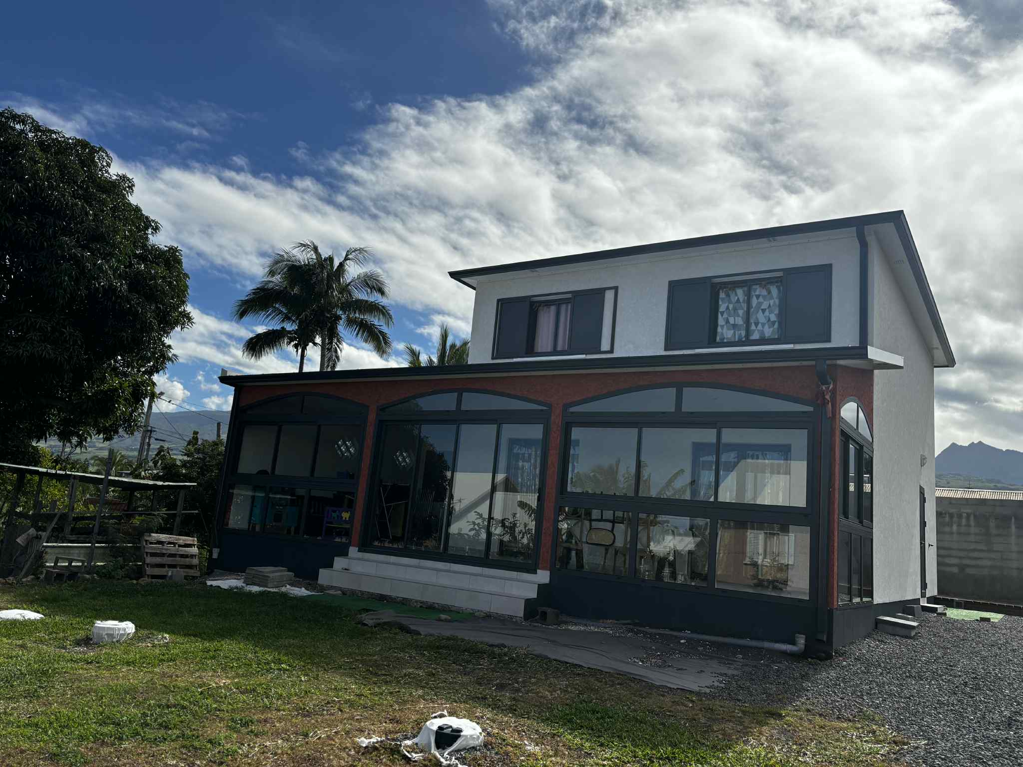 Maison à étage contemporaine